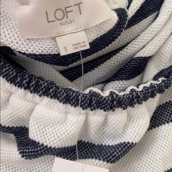 Loft off the shoulder style top 🤍 - Picture 3 of 4